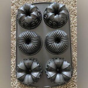 Nordic Ware Garland Bundtlette